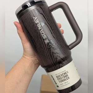 new STANLEY Protour TumblervHoliday Cheers & Cheer 30 OZ Redwood Woodgrain 2025
